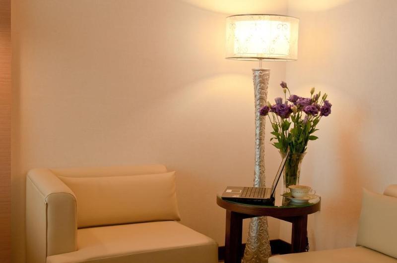 Ever Delightful Business Hotel Csiaji Kültér fotó