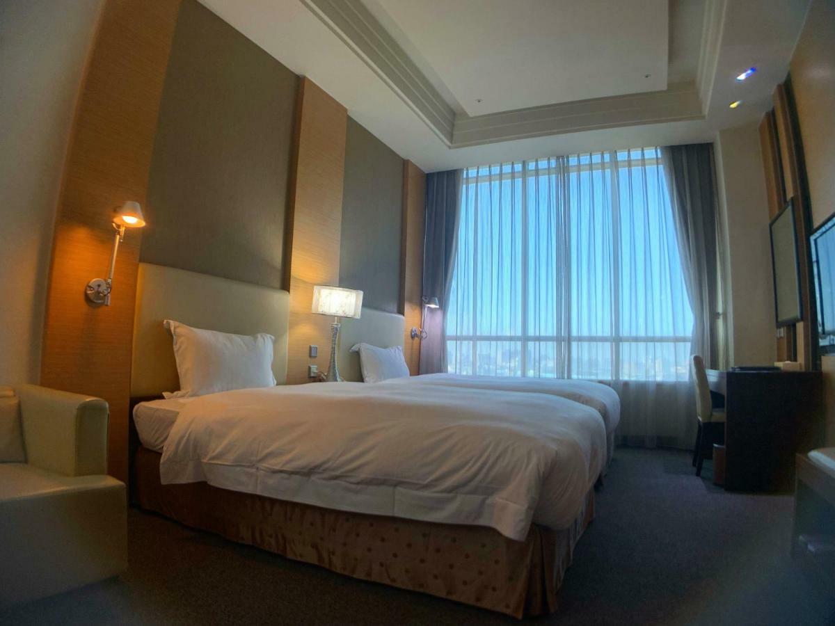 Ever Delightful Business Hotel Csiaji Kültér fotó