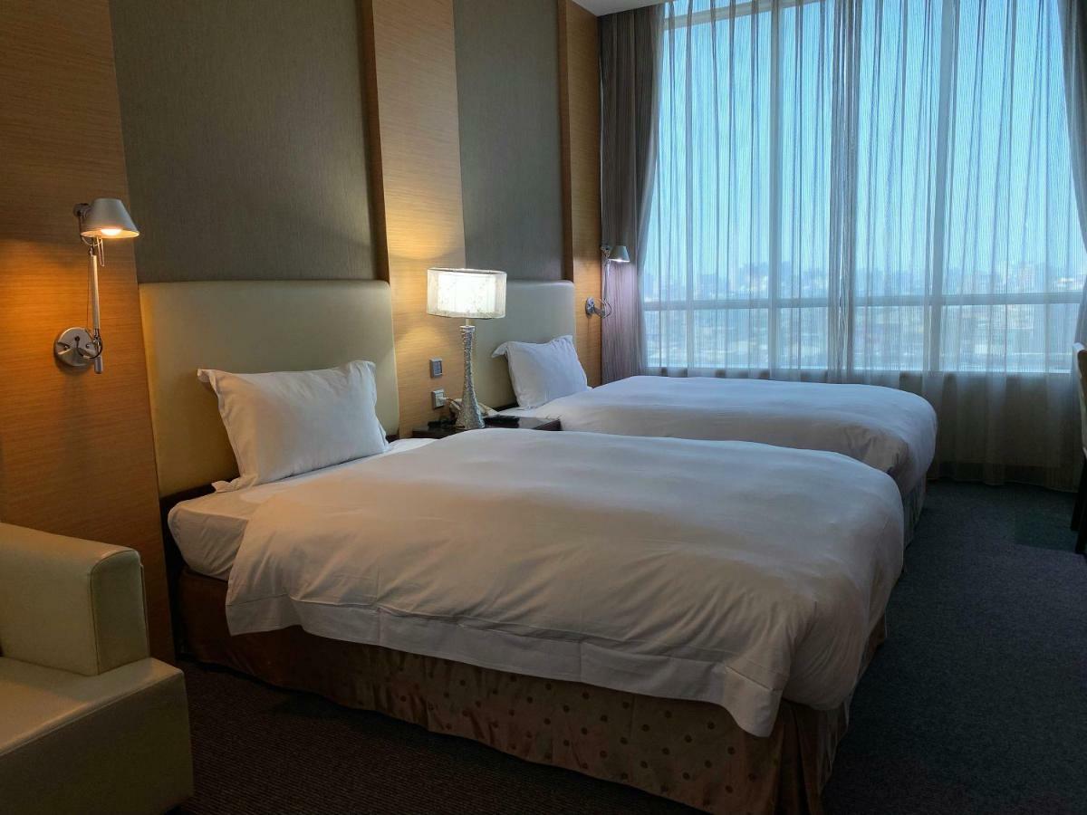 Ever Delightful Business Hotel Csiaji Kültér fotó