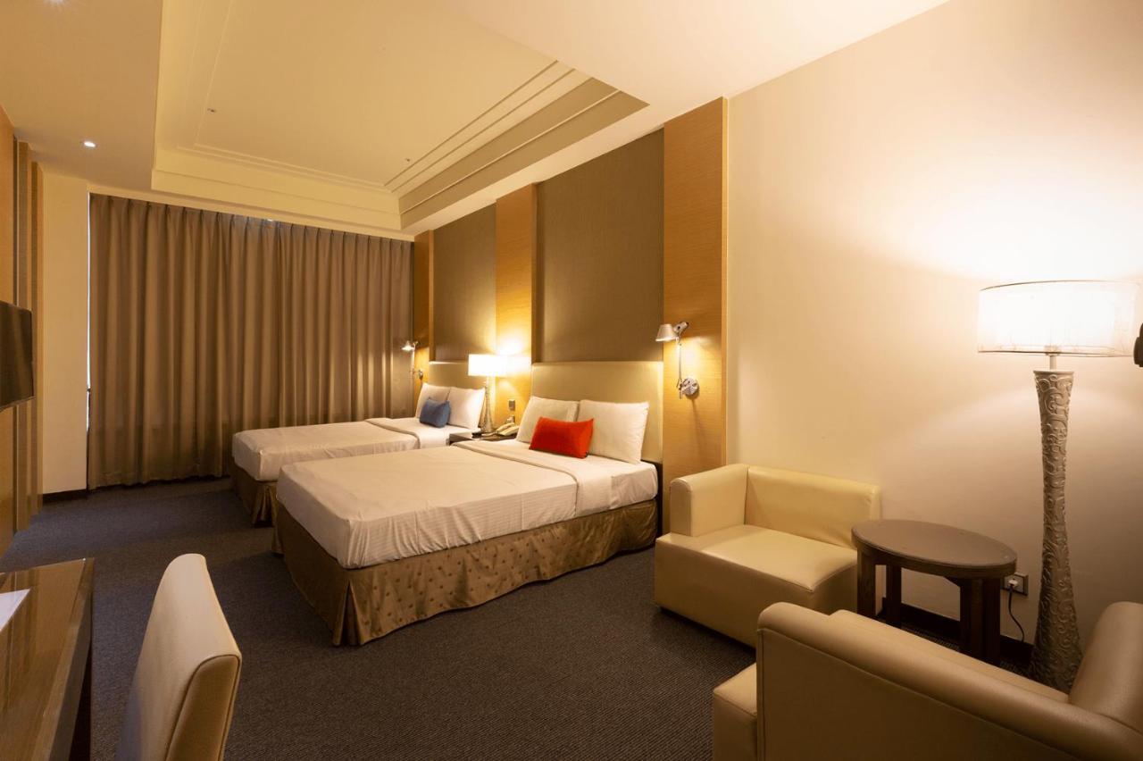 Ever Delightful Business Hotel Csiaji Kültér fotó