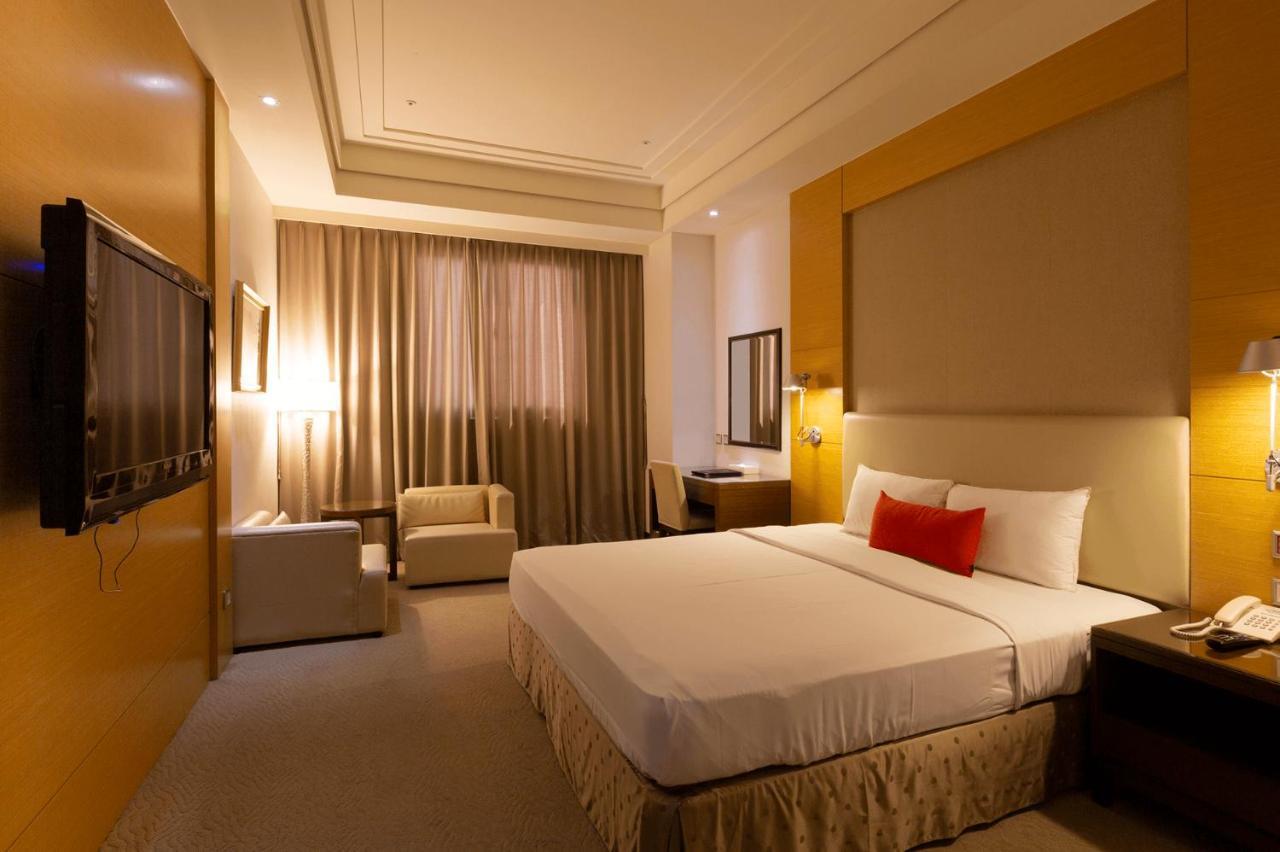 Ever Delightful Business Hotel Csiaji Kültér fotó