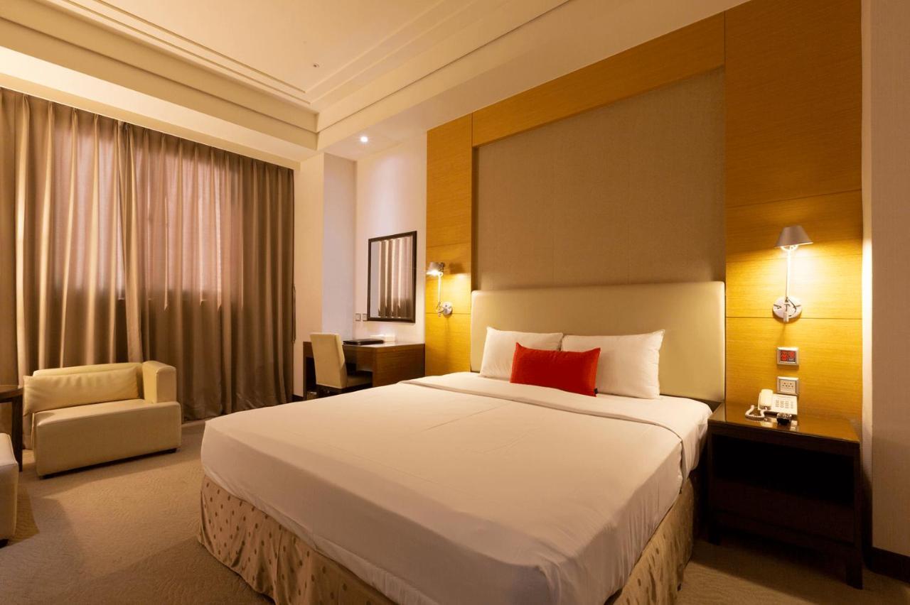 Ever Delightful Business Hotel Csiaji Kültér fotó